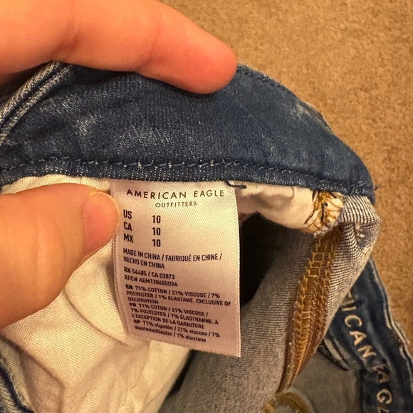 American eagle hi-rise shortie dark distressed jean short size 10 - Picture 3 of 4